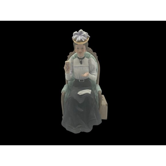 Avon VTG 1982 President s Club Albee Award Porcelain Figurine 7 InchesTall Japan - Picture 2 of 16